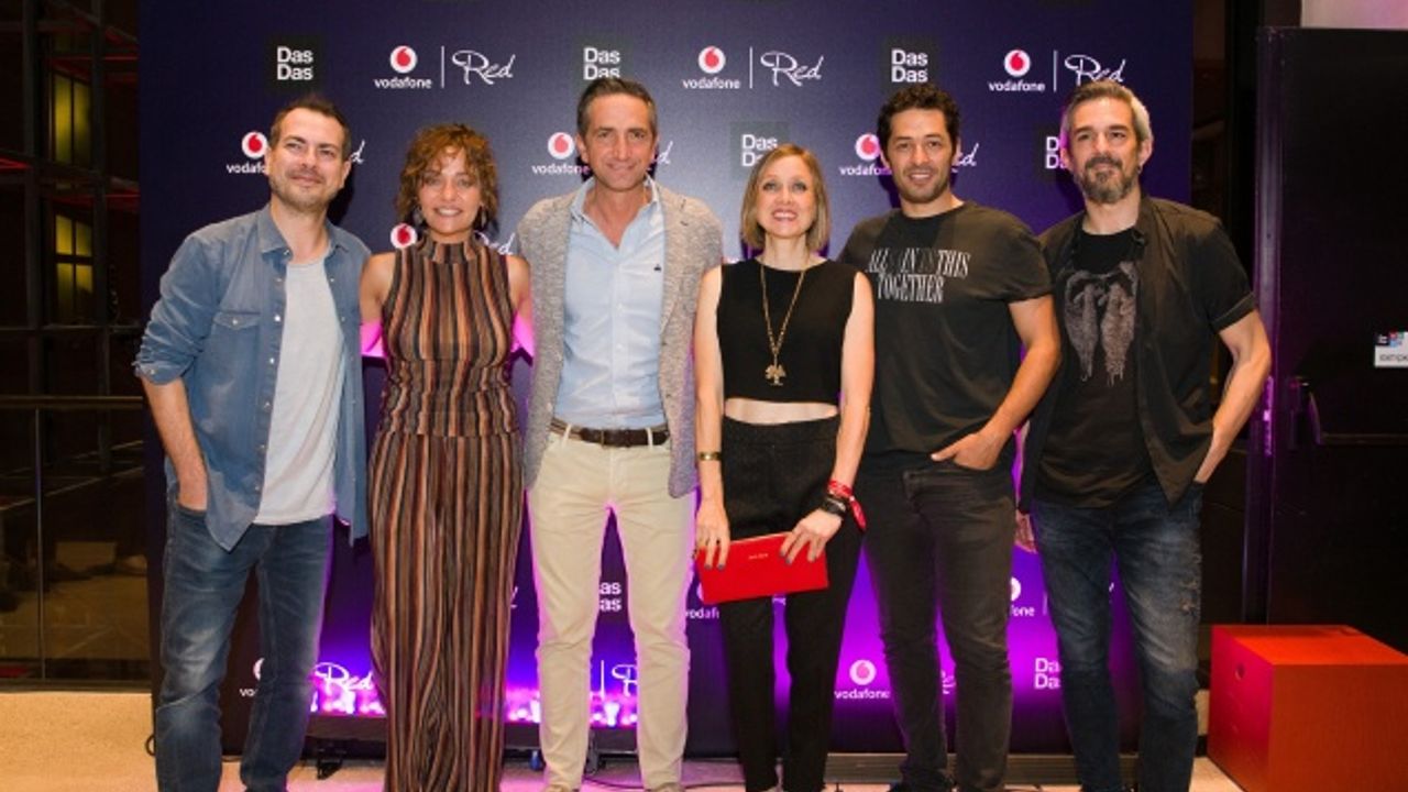 ÜNLÜLER, DASDAS'TAKİ VODAFONE RED GECESİ'NDE BULUŞTU (FOTOĞRAFLAR)