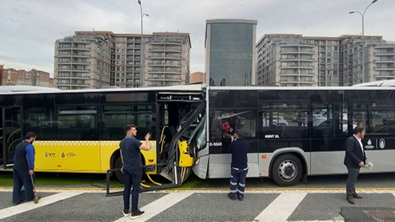 Beylikdüzü'nde iki metrobüs çarpıştı; 9 yaralı