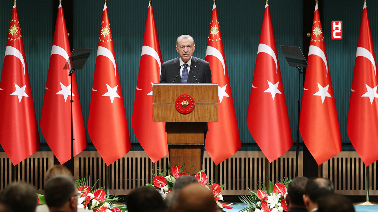 Erdoğan: "CHP'deki tartışmalar yasakçı zihniyetin pusuda beklediğini gösterdi"