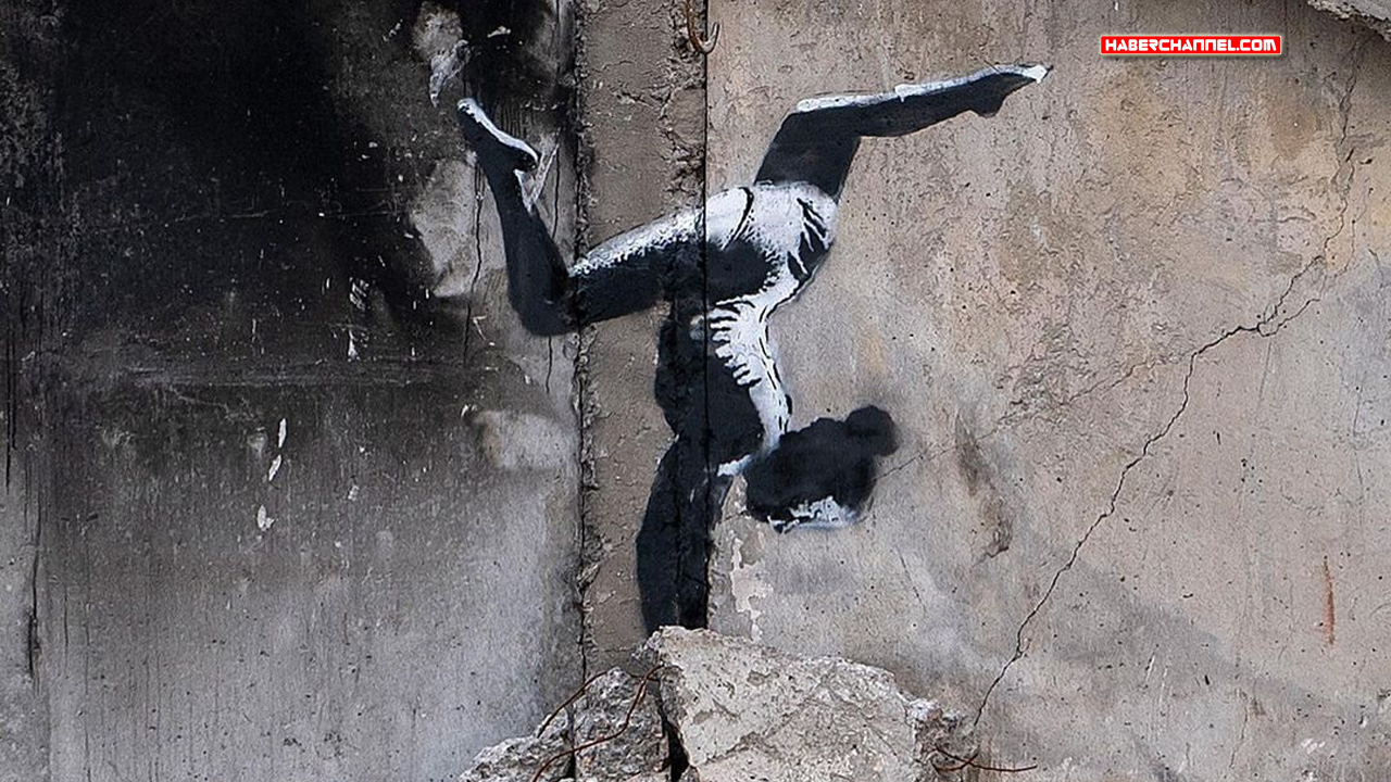 Ünlü duvar ressamı Banksy’nin son eseri, Ukrayna’da bombalanan bir binada ortaya çıktı!