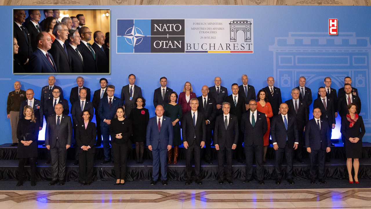 Dışişleri Bakanı Çavuşoğlu, aile fotoğrafı çekimine katıldı