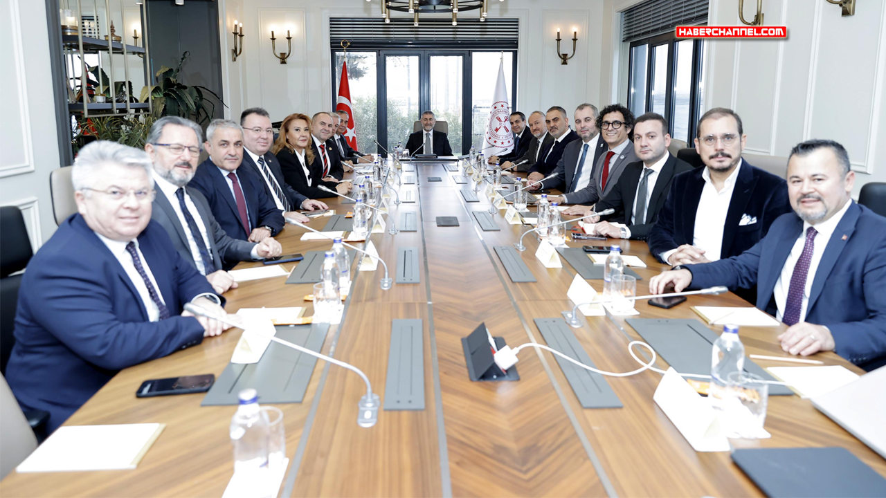 Hazine Bakanı Nebati, Türkiye Otelciler Federasyonu yönetim kurulu üyeleriyle görüştü