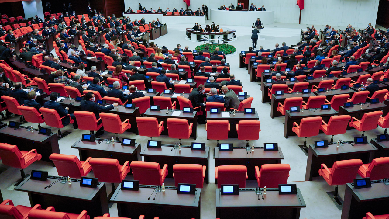 AK Parti, 24 maddelik yasa teklifini Meclis'e sundu...