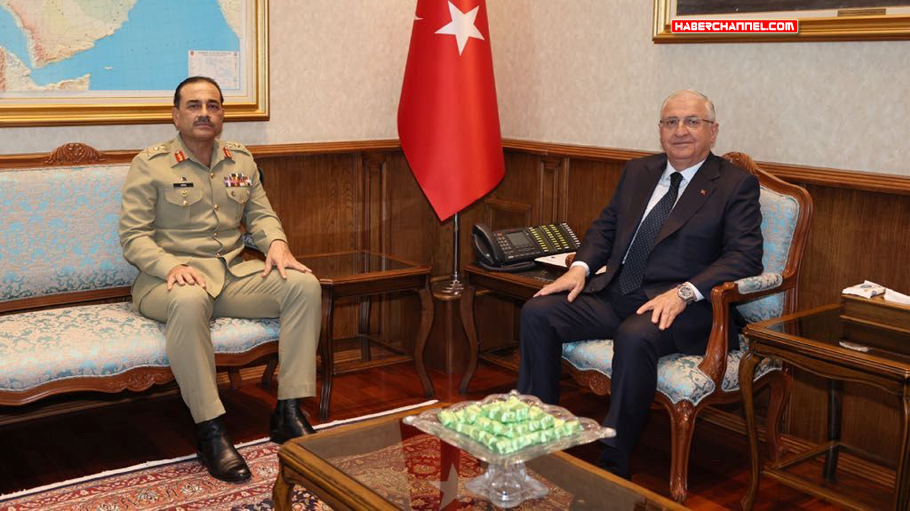 Savunma Bakanı Güler, Pakistan Kara Kuvvetleri Komutanı Munir'i kabul etti