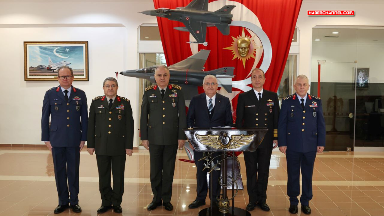 Bakan Yaşar Güler, 3'üncü Ana Jet Üs Komutanlığı'nda incelemelerde bulundu