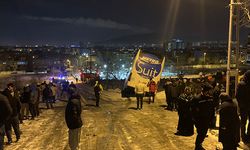Sancaktepe'de yolcu otobüsü kaza yaptı