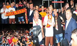 Galatasaray, Lucas Torreira ve Dries Mertens'i İstanbul'a getirdi...