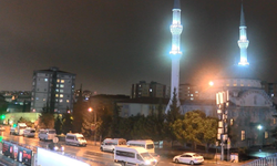 İstanbul'da deprem bölgesinde hayatını kaybedenler için sela okundu