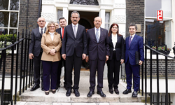 Bakan Özer, İngiltere’de KKTC Cumhurbaşkanı Ersin Tatar ile görüştü