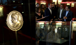 Fatih Sultan Mehmed'in bronz madalyası Panorama 1453 Müzesi'nde...