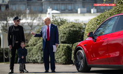 Donald Trump, Elon Musk'a destek için 'Tesla' satın aldı