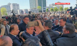 Özgür Özel'e cenaze töreni çıkışında yumruklu saldırı...