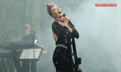 Cuma iş çıkışı’nda Hande Yener sahnedeydi!