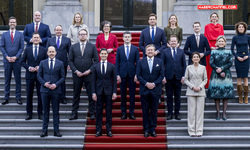 Hollanda'da yeni azınlık hükümeti yemin etti