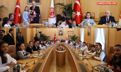 TBMM Başkanı Numan Kurtulmuş, koltuğunu 6'ncı sınıf öğrencisi İnci'ye devretti