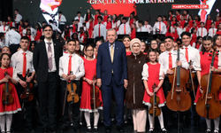 Cumhurbaşkanı Erdoğan ve eşi Emine Erdoğan, Cumhurbaşkanlığı Çocuk Orkestrası ve Korosu konserine katıldı