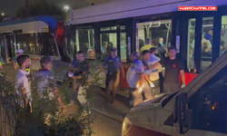 Zeytinburnu'nda 2 tramvay çarpıştı; yaralılar var