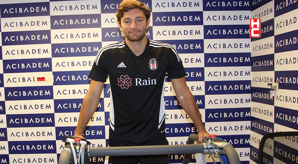 Beşiktaş, Emrecan Uzunhan ile 5 yıllık sözleşme imzaladı