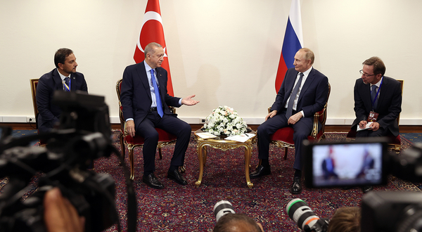 Cumhurbaşkanı Recep Tayyip Erdoğan ve Rusya Devlet Başkanı Vladamir Putin'in ikili görüşmesi başladı.