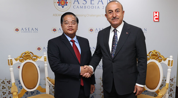 Bakan Çavuşoğlu, Kamboçya Müslümanlardan Sorumlu Kıdemli Bakanı ile görüştü