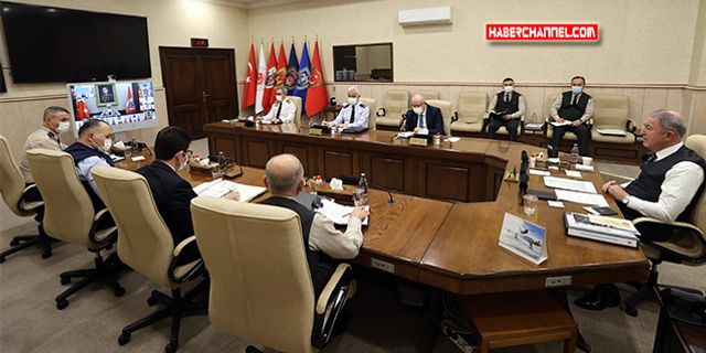Savunma Bakanı Hulusi Akar'dan komutanlarla toplantı