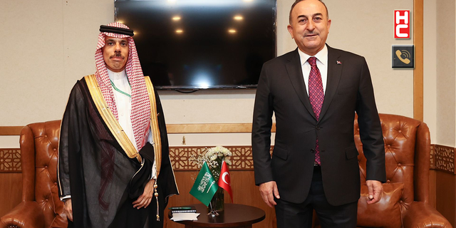 Dışişleri Bakanı Çavuşoğlu, Suudi mevkidaşı Farhan ile görüştü