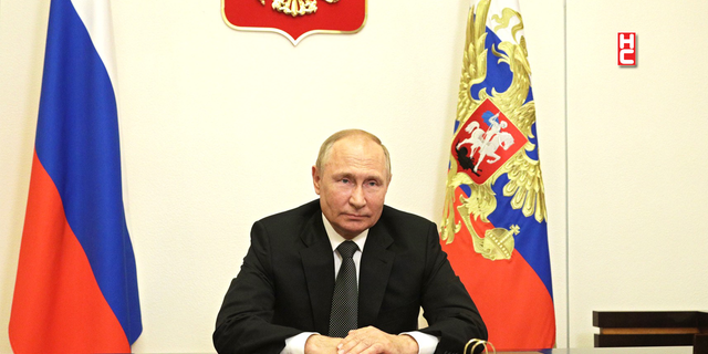 Putin: "Batı, kendisine yeni düşmalar ediniyor"
