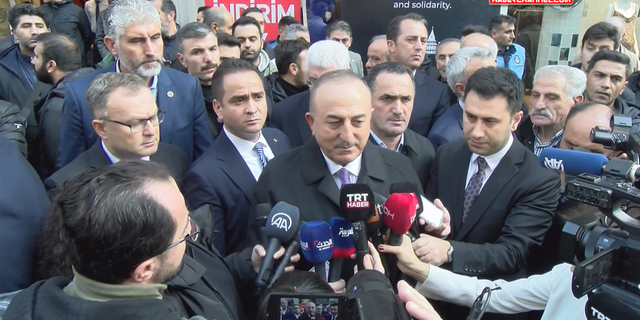Dışişleri Bakanı Çavuşoğlu İstiklal Caddesi’nde açıklama yaptı