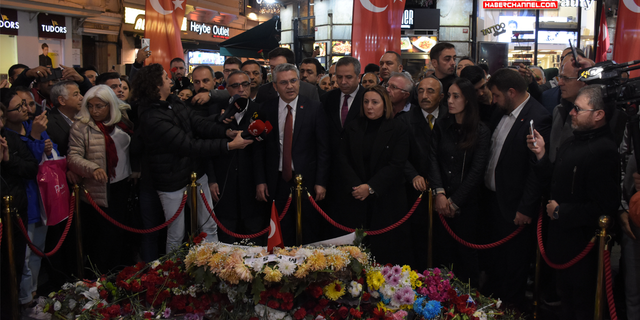 CHP heyeti İstiklal Caddesi'nde kurulan platformu ziyaret etti...