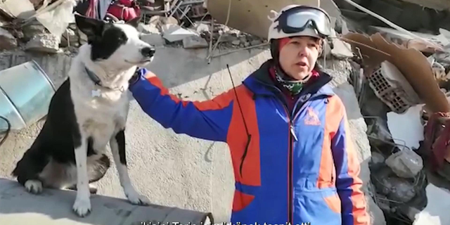 Kırgız kurtarma köpeği 2 kişinin enkazdan çıkmasını sağladı...