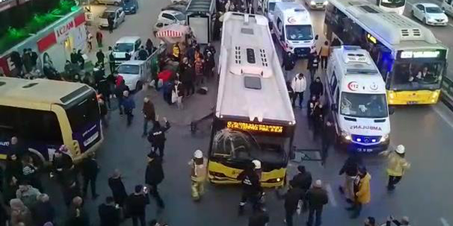 Bahçelievler'de İETT otobüsü durağa girdi: 1 ölü 5 yaralı
