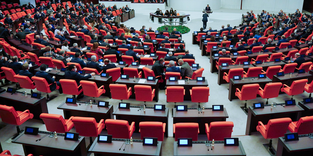 AK Parti, 24 maddelik yasa teklifini Meclis'e sundu...