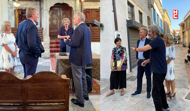 Jeffry Flake ve eşi Cheryl Flake, İzmir'de eski Yahudi mahallesini gezdi
