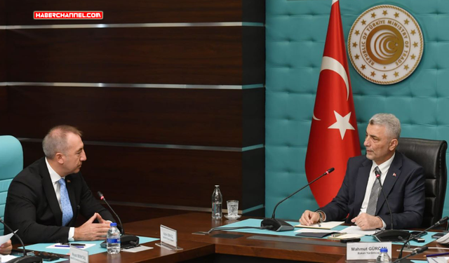 Bakan Bolat: "Otomobil fiyatları yüzde 15 düştü, marketlerden de indirim bekliyoruz"