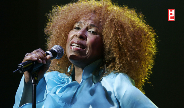 Grammy ödüllü şarkıcı 'Roberta Flack' hayatını kaybetti