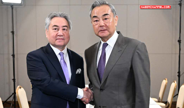 Çin Dışişleri Bakanı Wang Yi, Kırgız mevkidaşı Ceenbek Kulubayev’le görüştü