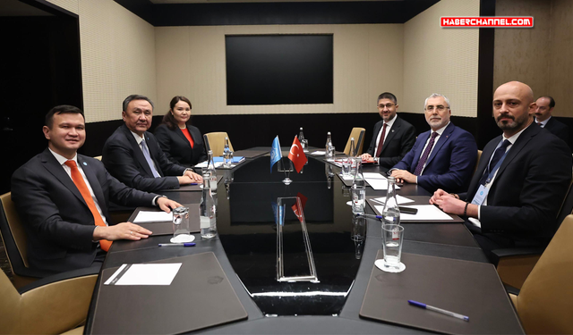 Bakan Vedat Işıkhan, TDT Genel Sekreteri Kubaniçbek Ömüraliyev ile görüştü