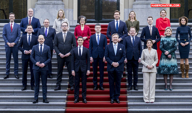 Hollanda'da yeni azınlık hükümeti yemin etti