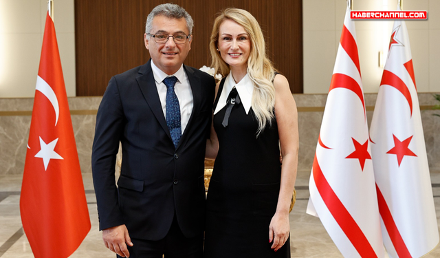 KKTC Cumhurbaşkanı Tufan Erhürman vatandaşlarla bayramlaştı