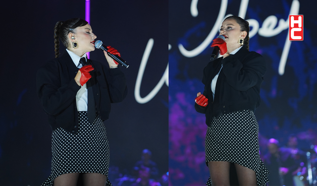 Mersin Kültür Yolu Festivali'nde Merve Özbey sahne aldı