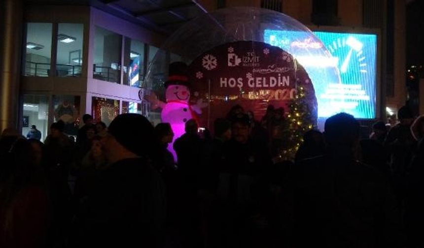 İzmitliler yeni yıla 'Retrobüs' ile girdiler