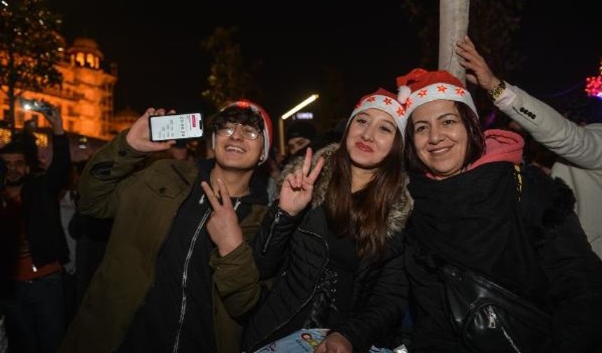 Taksim'de yeni yıla işte böyle girildi