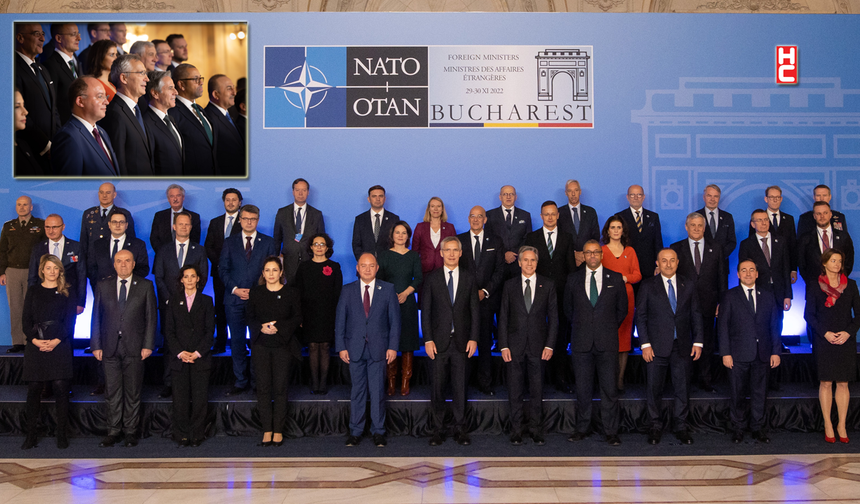 Dışişleri Bakanı Çavuşoğlu, aile fotoğrafı çekimine katıldı