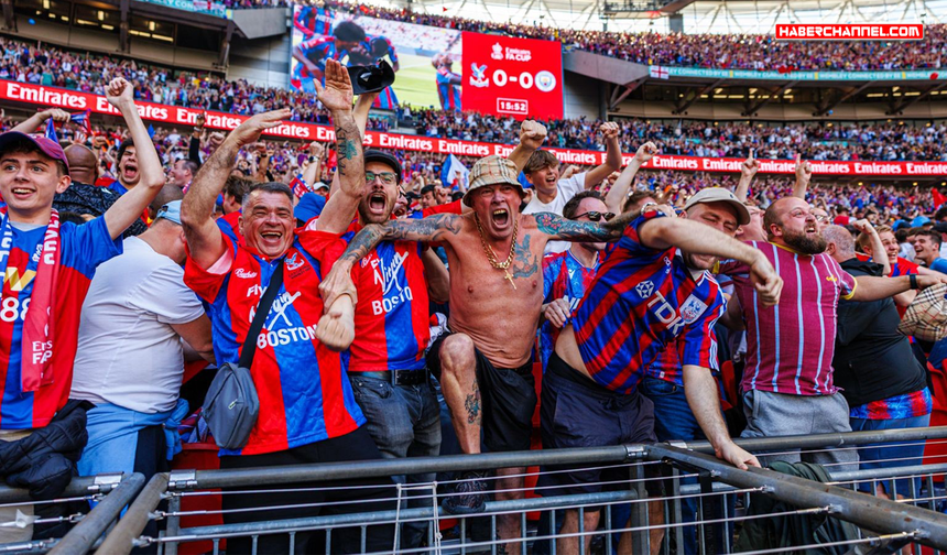 Crystal Palace, ilk kez 'FA Cup'ı müzesine götürdü