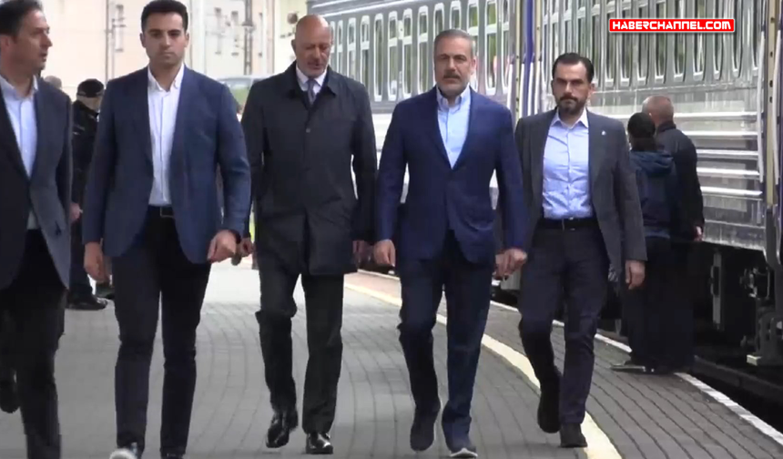 Bakan Hakan Fidan, Ukrayna ziyareti için trenle Polonya'dan Kiev'e hareket etti