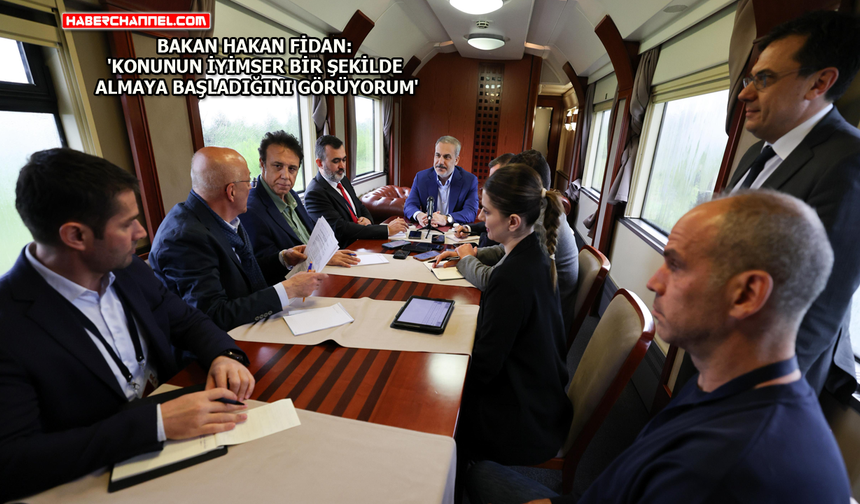 Ukrayna gelişmeleri: Bakan Hakan Fidan, trende gazetecilerin sorularını cevapladı