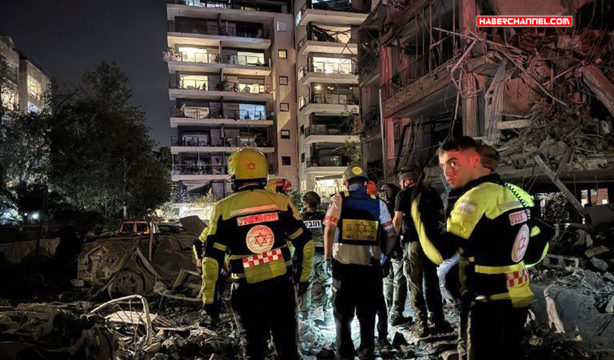 Tel Aviv'deki İsrail Savunma Bakanlığı'na yakın bir nokta İran füzesiyle vuruldu...