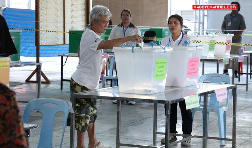 Tayland'da seçmenler, erken genel seçim için sandık başında...