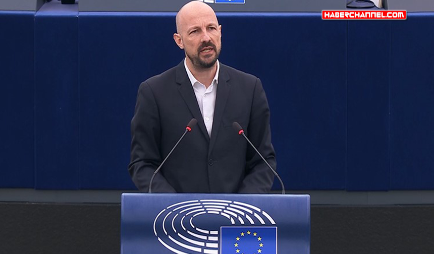 Belçikalı AP üyesi Marc Botenga: "Bombalarınız asla demokrasi getirmedi ve asla getirmeyecek"