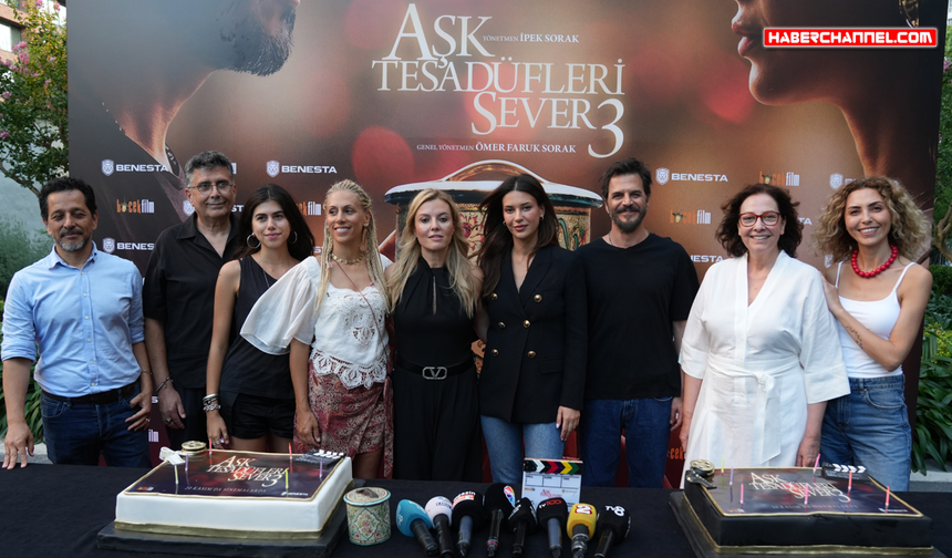'Aşk Tesadüfleri Sever 3’ün ekibi çekimlerin bitmesini pasta keserek kutladı